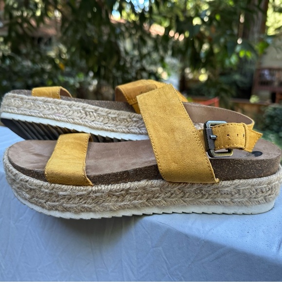 BIG BUDDHA Yellow Suede Faux Leather Espadrille Sandals Cork Platform Size 8 - Picture 13 of 13